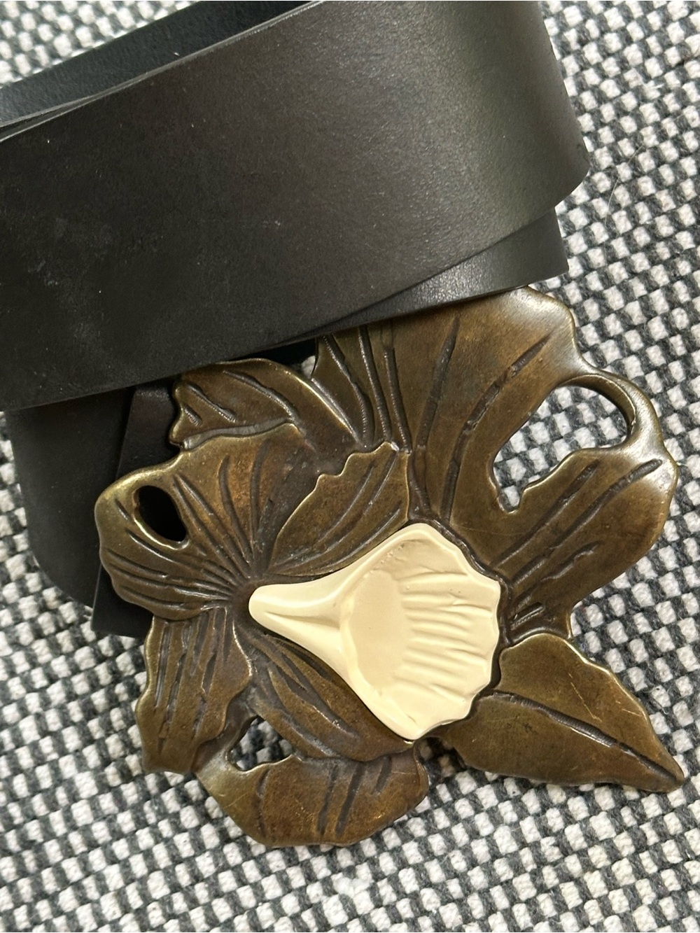 Leather Women's Belt with Floral Bronze Buckle - Black